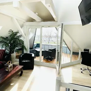 Luxury Rooftop Loft With River View 10min To City Apartment Düsseldorf